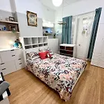 Charming Two Bedroom Unit In Mcmahons Point