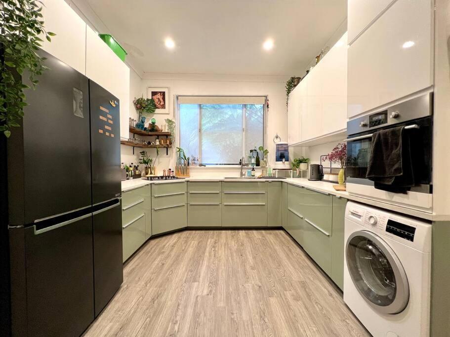 Apartment Charming Two Bedroom Unit In Mcmahons Point *