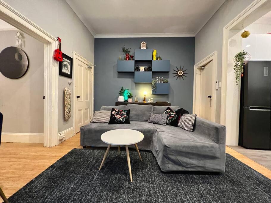 Apartment Charming Two Bedroom Unit In Mcmahons Point Sydney